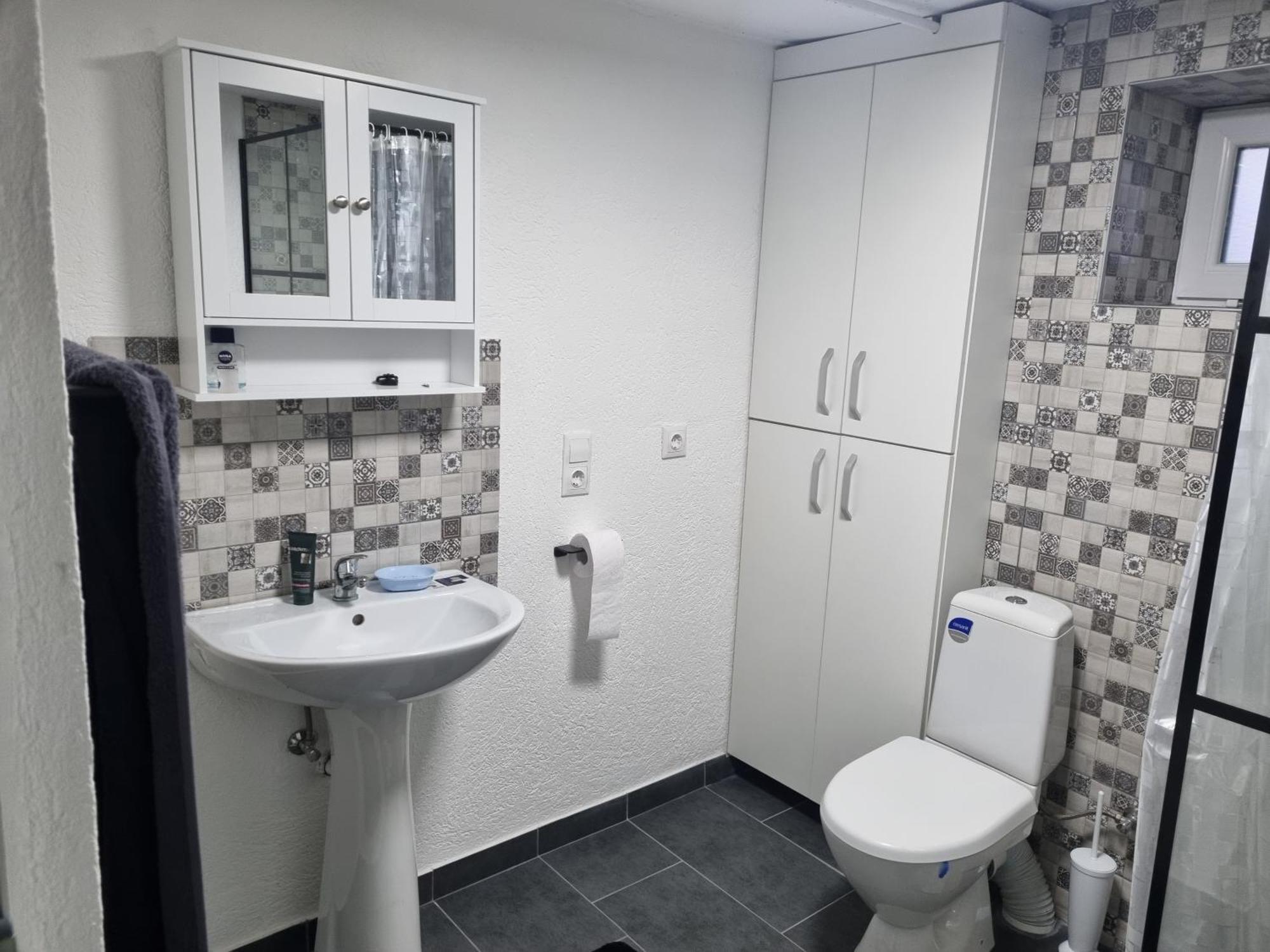 Ultracentral Garage Apartment *